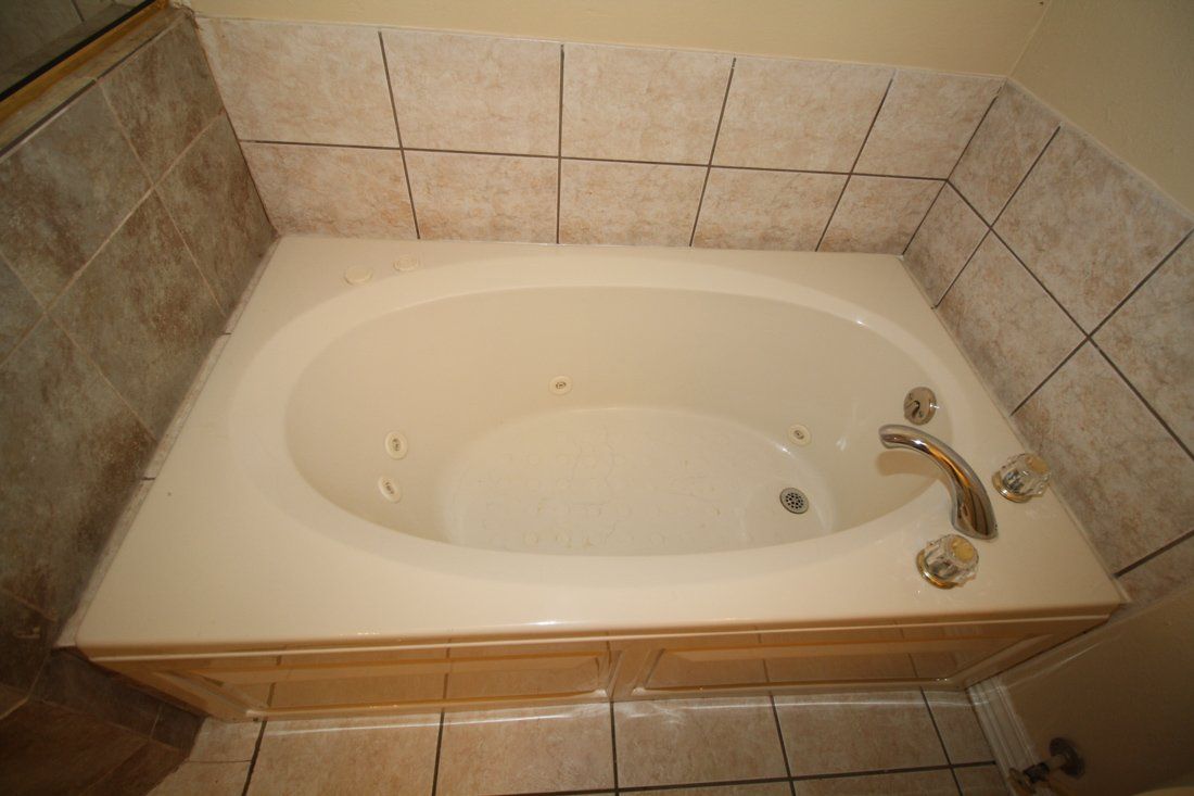 Asbury Place Condominium Bathroom | Desert Crest LLC