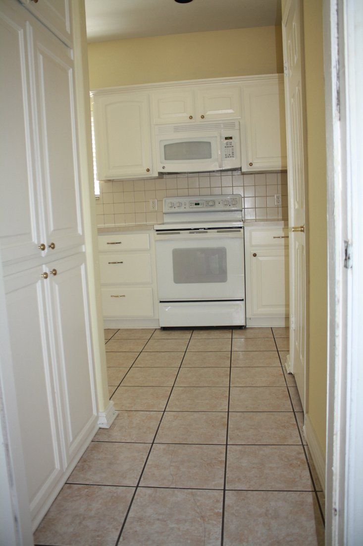 Asbury Place Condominium Kitchen | Desert Crest LLC