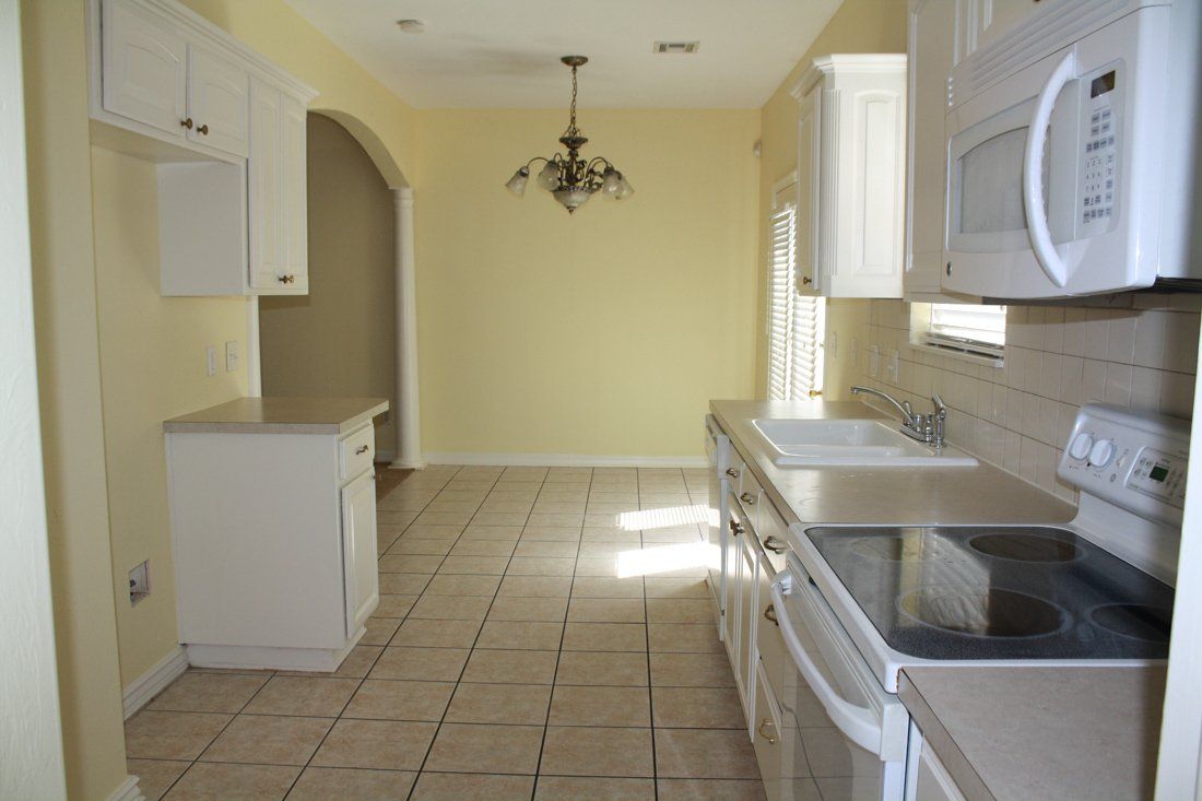 Asbury Place Condominium Kitchen | Desert Crest LLC