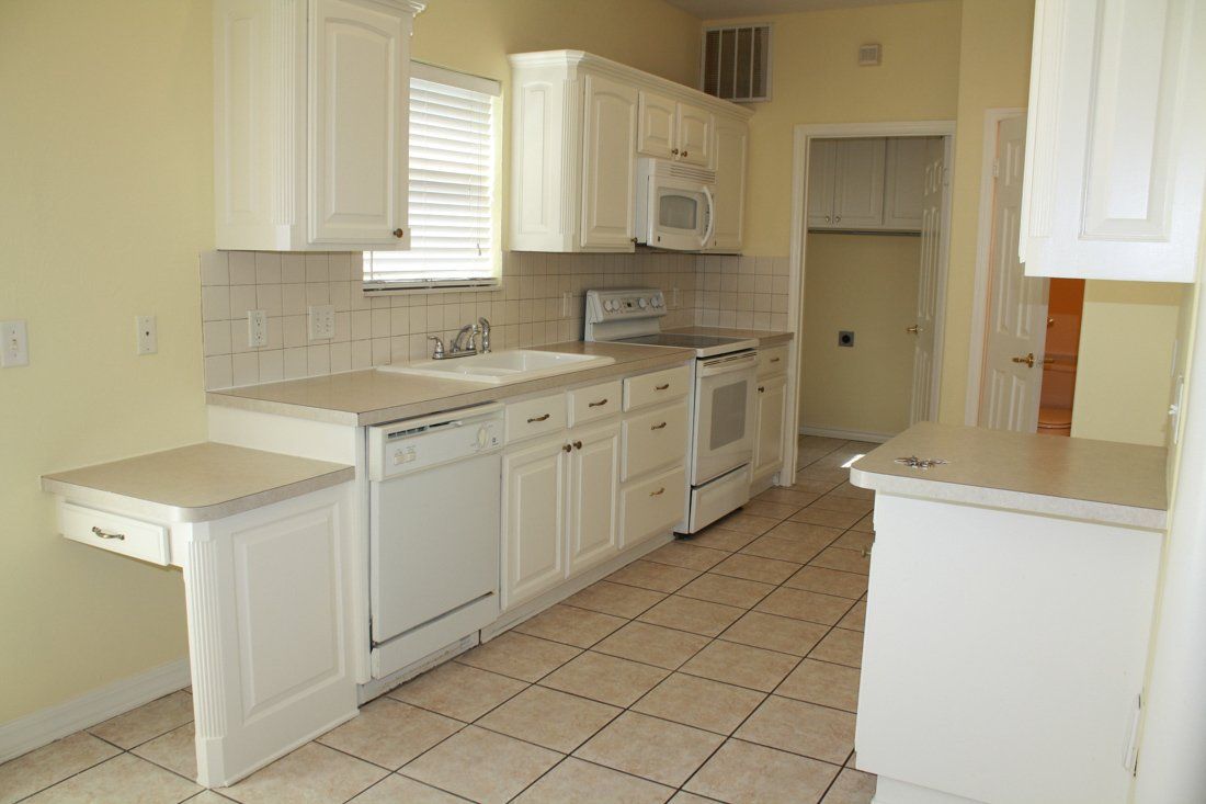 Asbury Place Condominium Kitchen | Desert Crest LLC