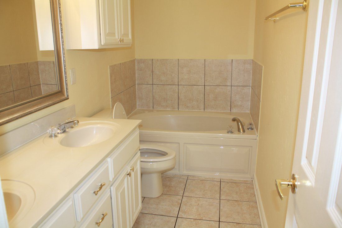 Asbury Place Condominium Bathroom | Desert Crest LLC