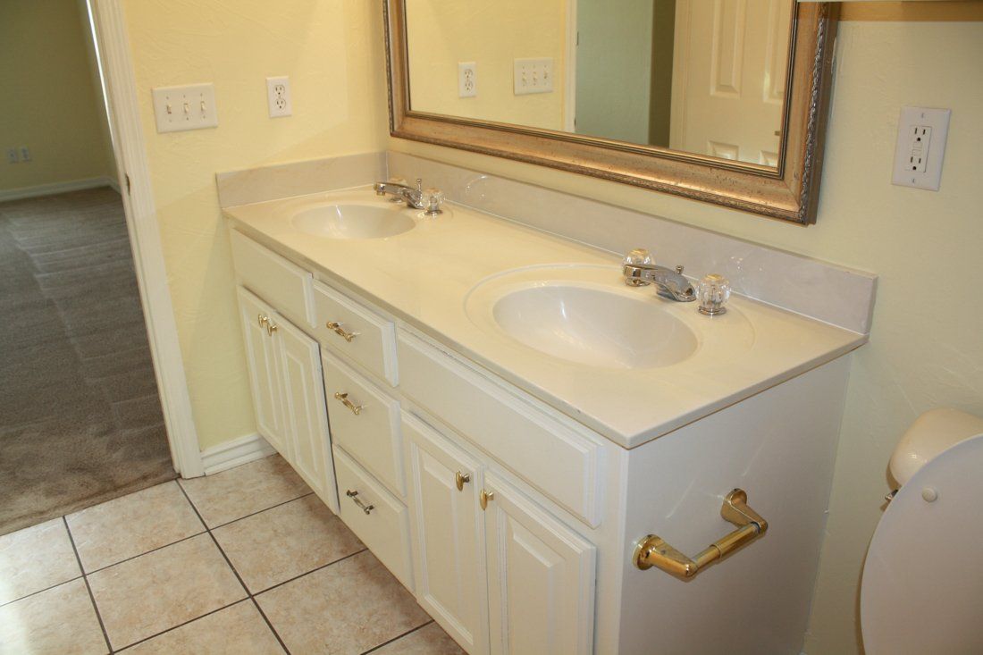 Asbury Place Condominium Bathroom | Desert Crest LLC