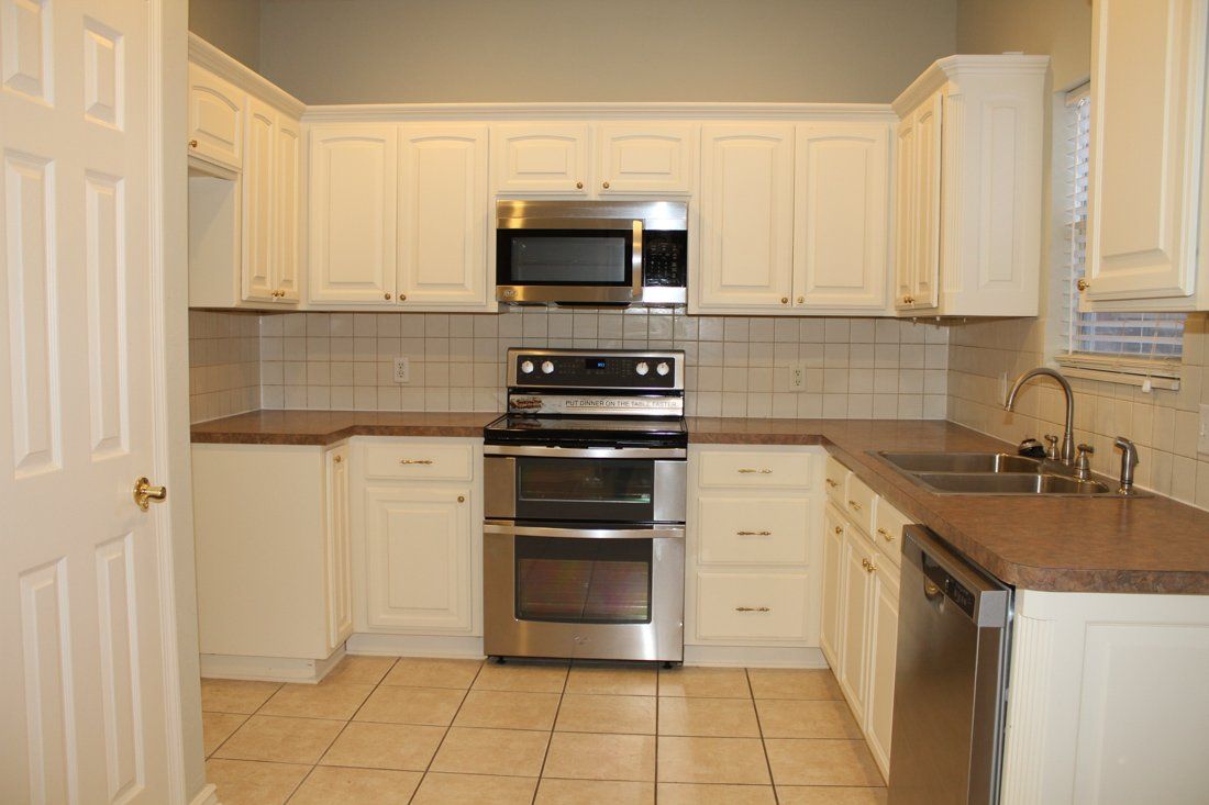 Asbury Place Condominium Kitchen | Desert Crest LLC