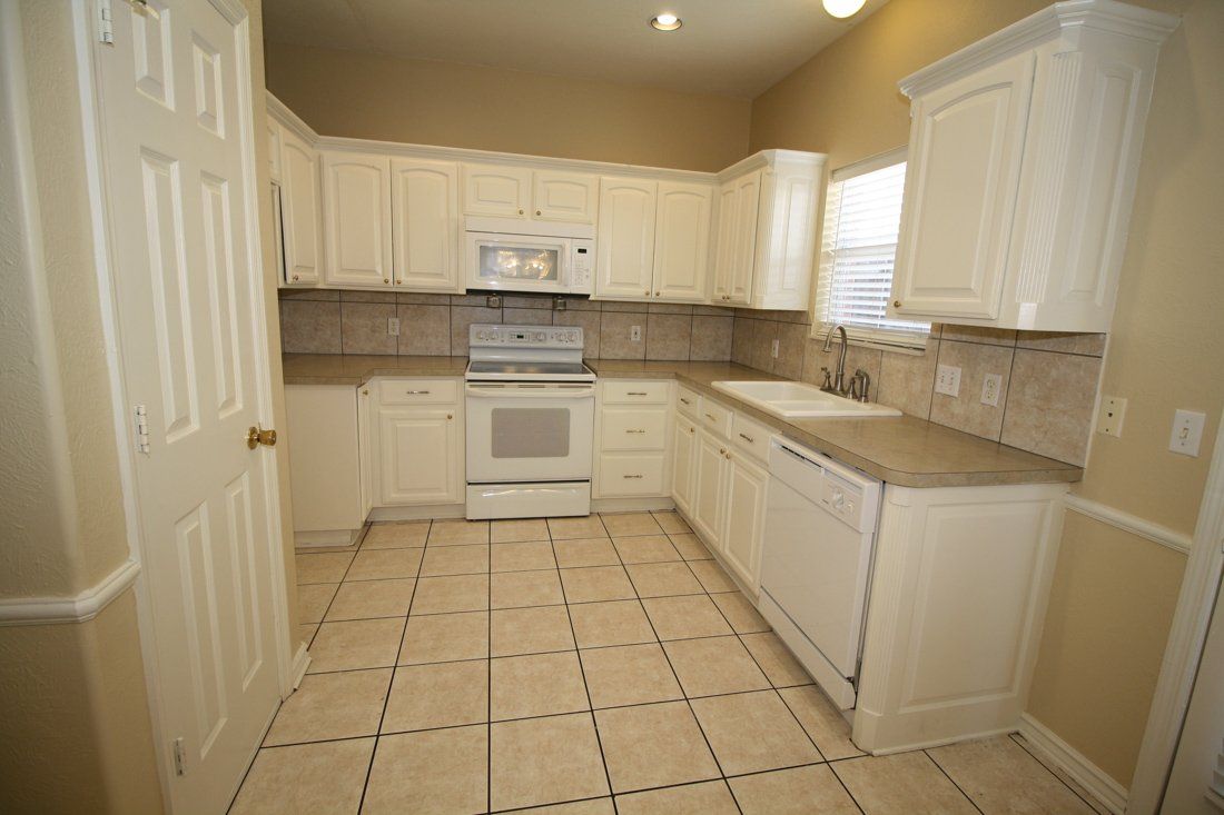 Asbury Place Condominium Kitchen | Desert Crest LLC