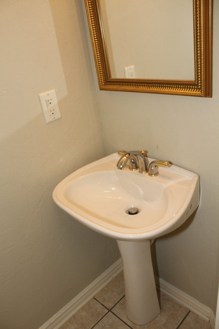 Asbury Place Condominium Bathroom | Desert Crest LLC