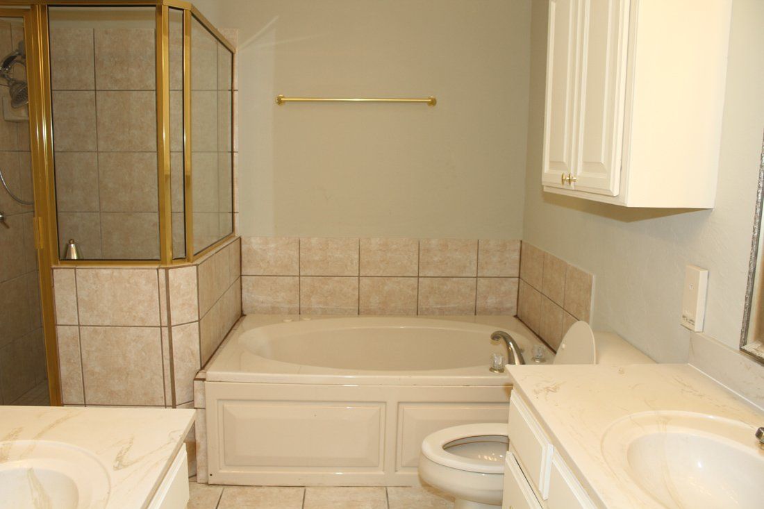 Asbury Place Condominium Bathroom | Desert Crest LLC