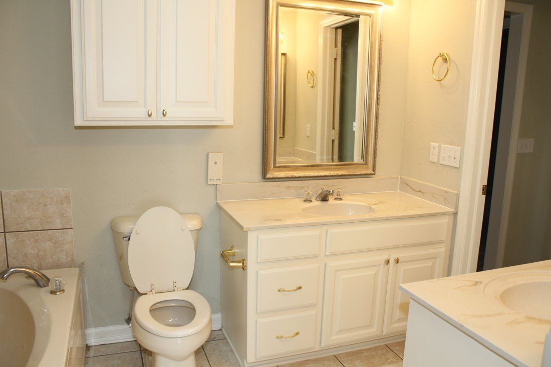 Asbury Place Condominium Bathroom | Desert Crest LLC