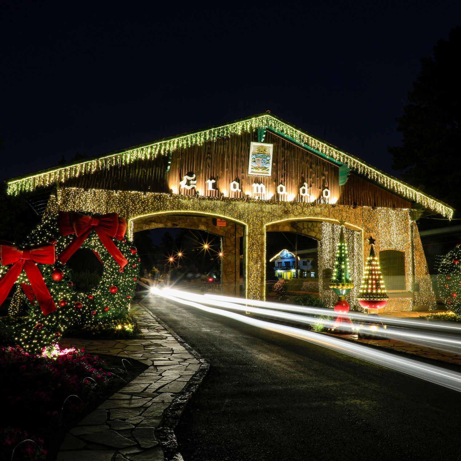 Pórtico de Gramado com decoração do Natal Luz Gramado - Foto Cleiton Thiele
