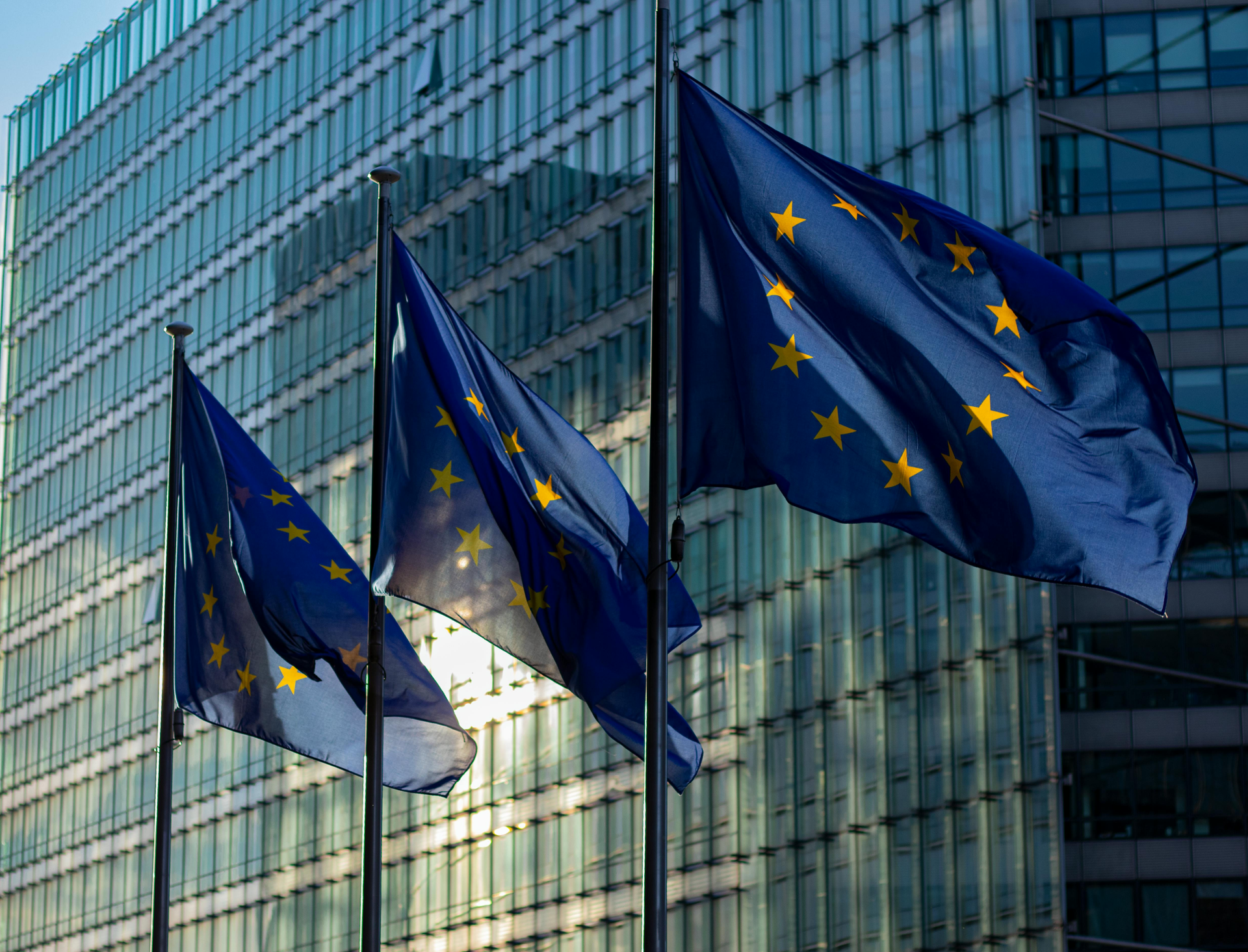 EU-vlaggen voor de hoofdzetel van de EU in Brussel.