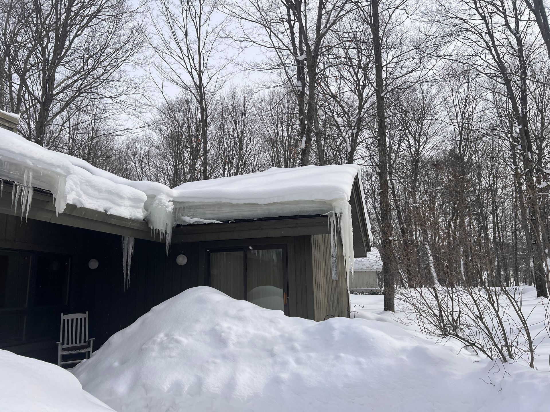 Residential roof before ice dam removal by Alpine Brothers Construction.