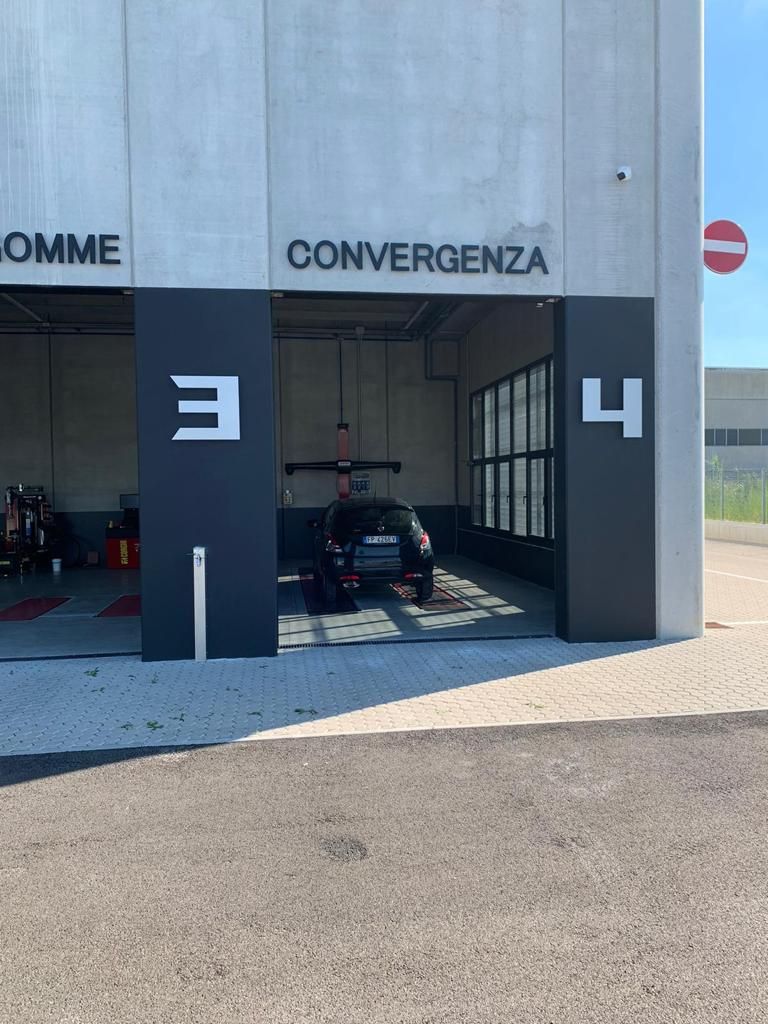 LETTERE INTAGLIATE IN FOREX PER ESTERNI