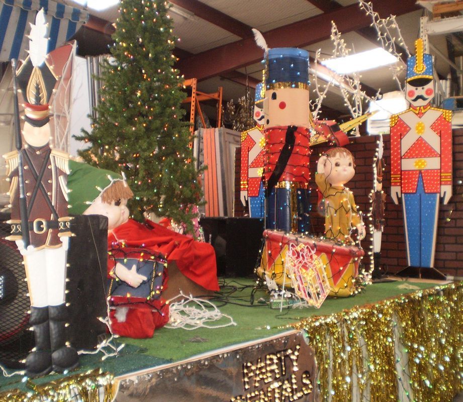 A display of nutcrackers and a christmas tree