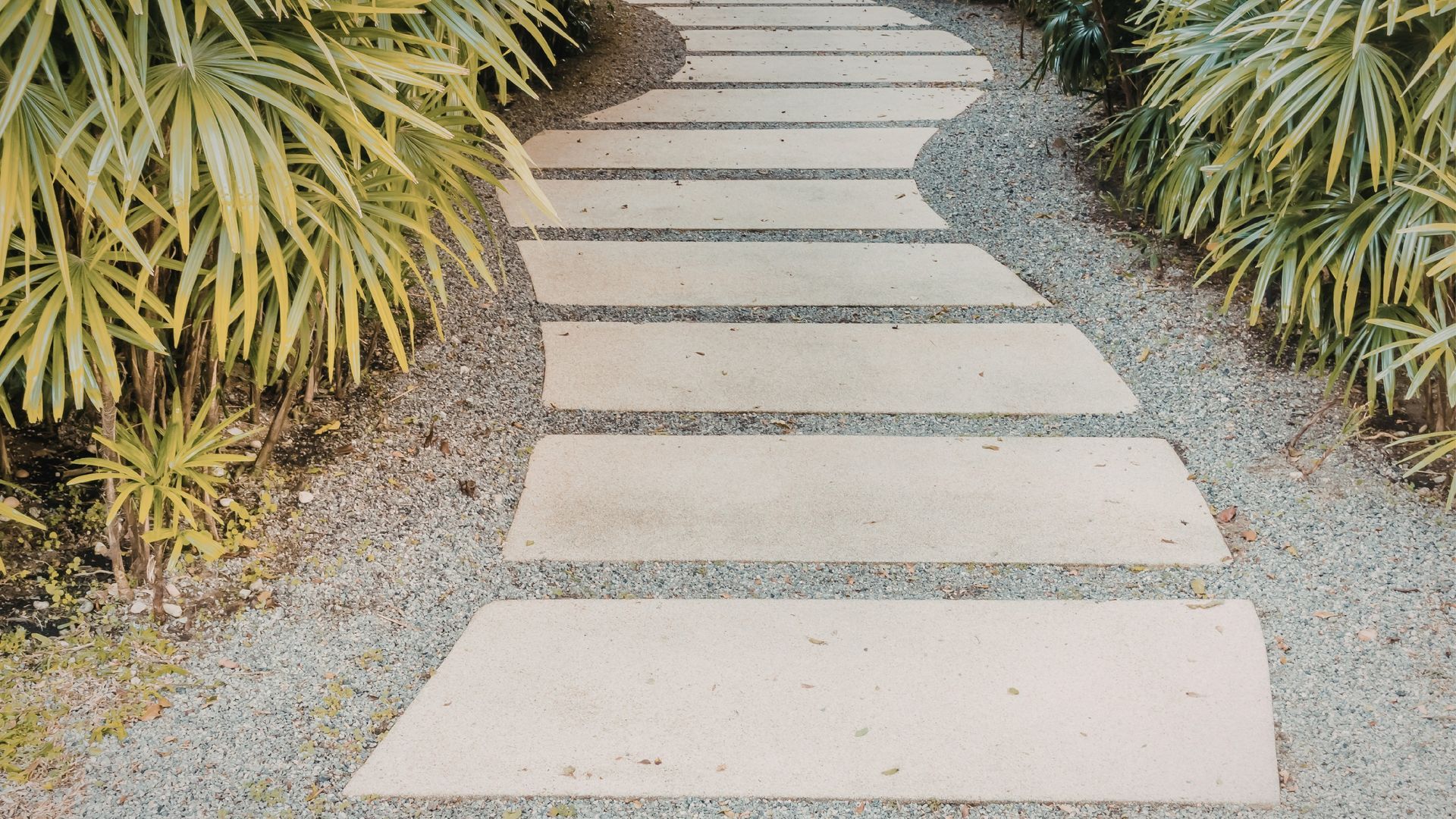 A winding garden path - a perfect job for Volumatic Concrete from PureMix Concrete Rochdale