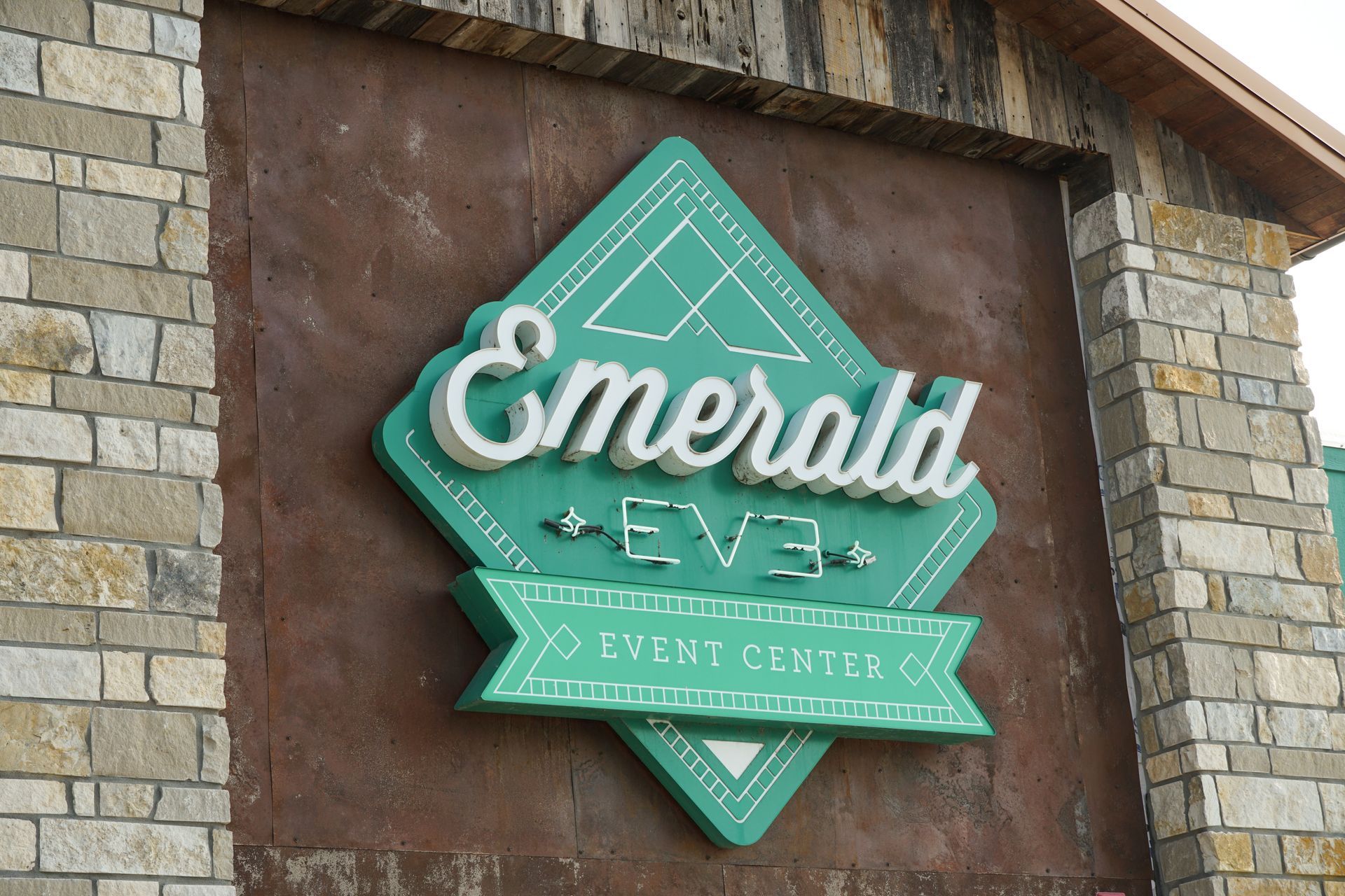 A large room with tables and chairs and a piano.