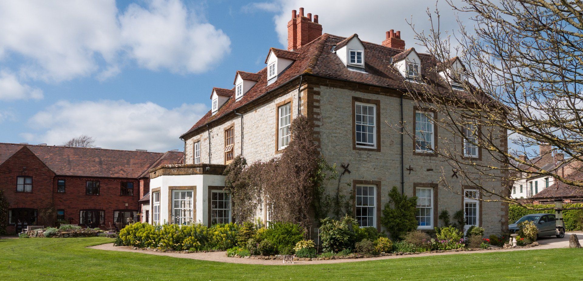 the stunning exterior view of Kineton Manor Nursing Home