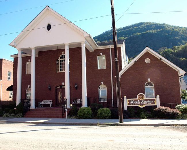 Exterior view of Brooks-Durham Funeral Home in Pineville, KY