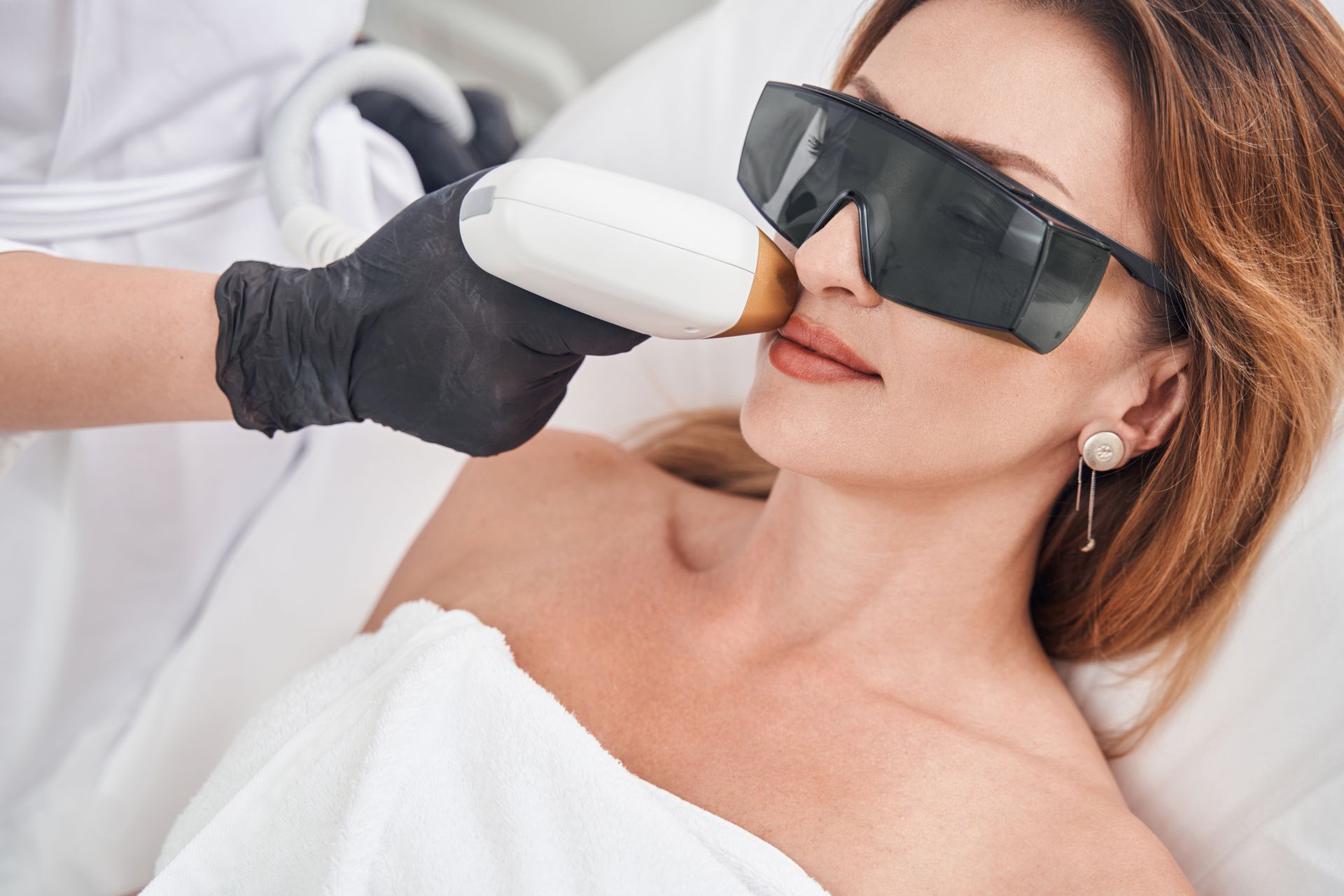 Woman get's laser treatment