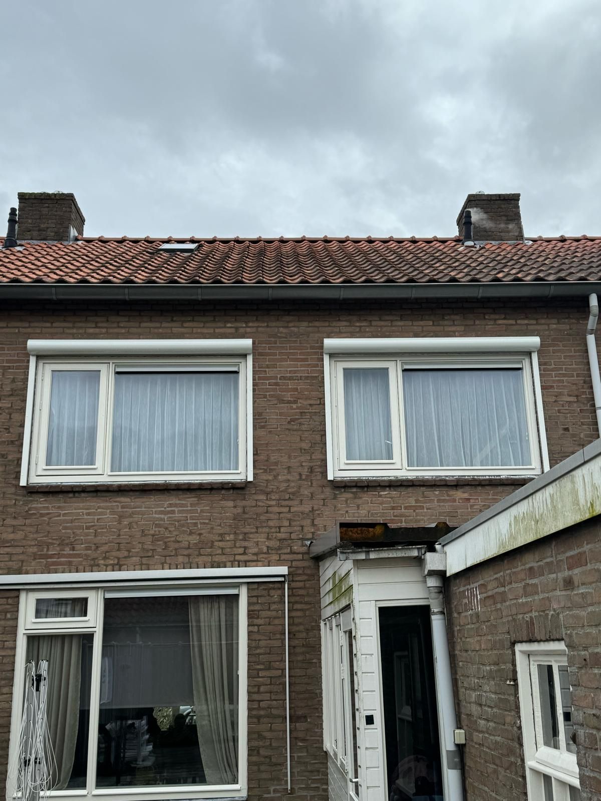 Rolluiken opgehangen van Byzon Buitenzonwering producten