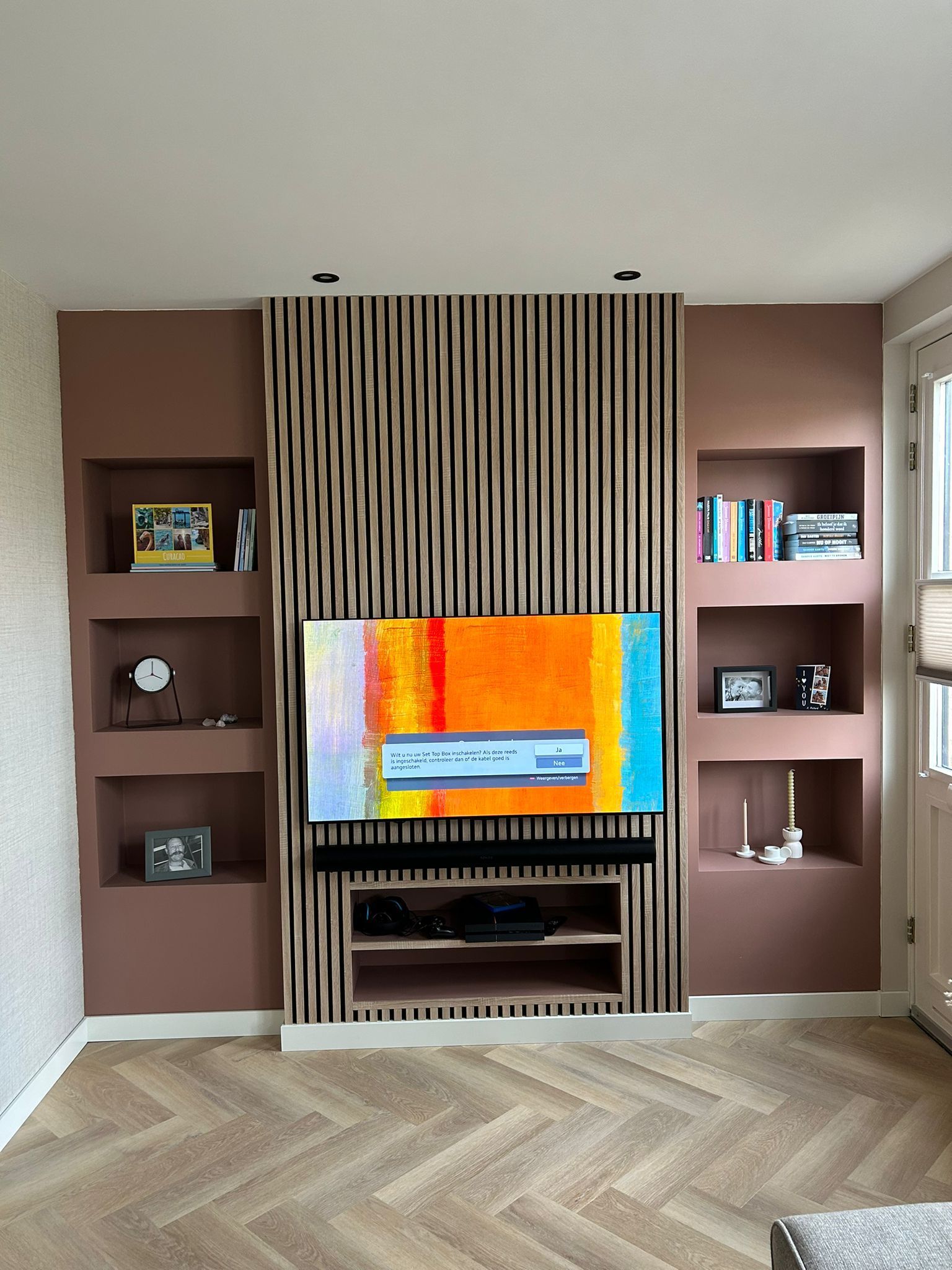 Totale verbouw woning in Middelharnis, inclusief cinewall, pvc vloeren en traprenovatie