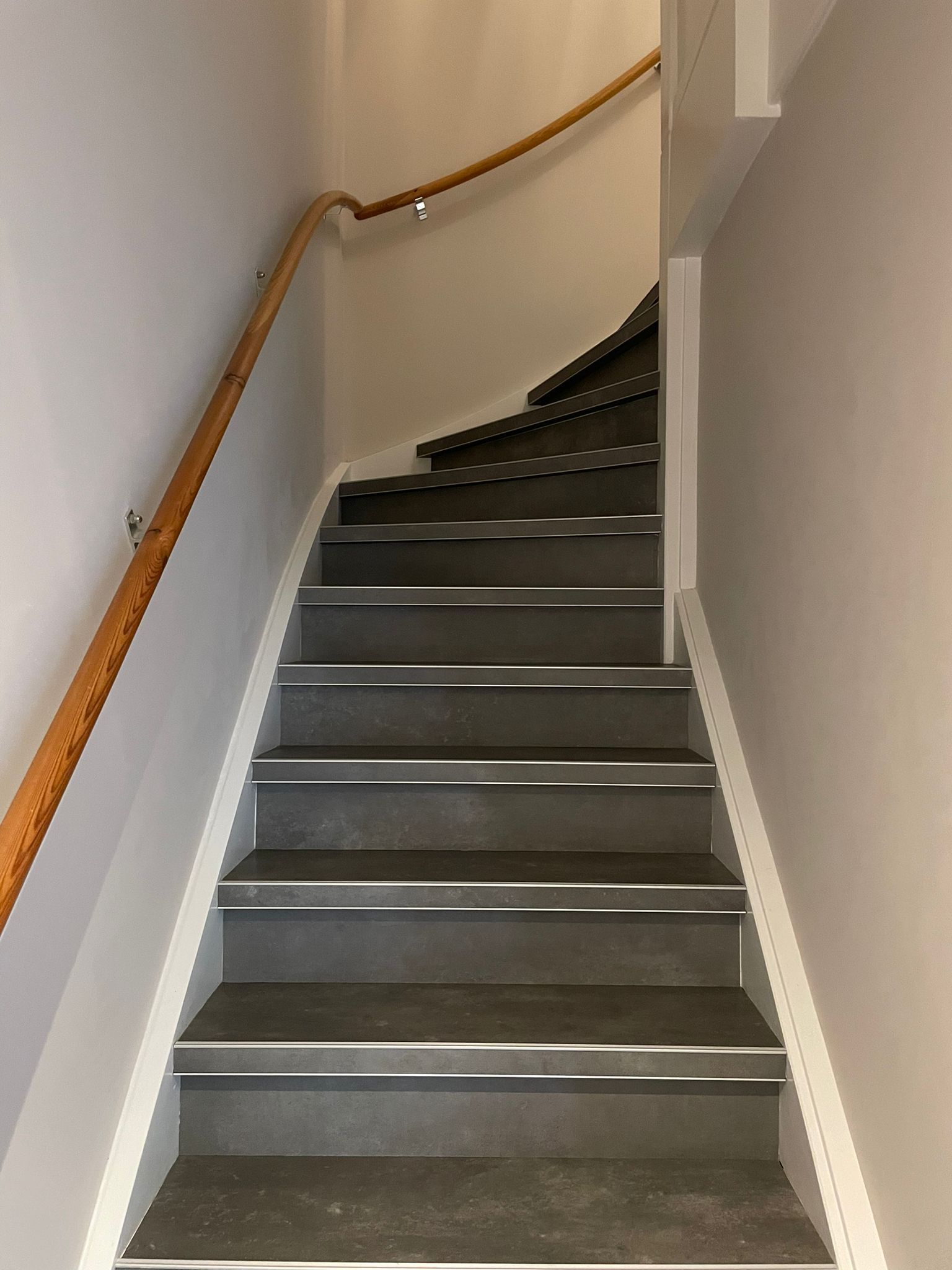 Totale verbouw woning in Middelharnis, inclusief cinewall, pvc vloeren en traprenovatie