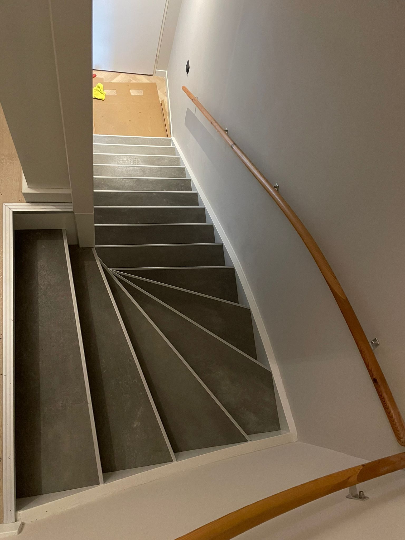 Totale verbouw woning in Middelharnis, inclusief cinewall, pvc vloeren en traprenovatie