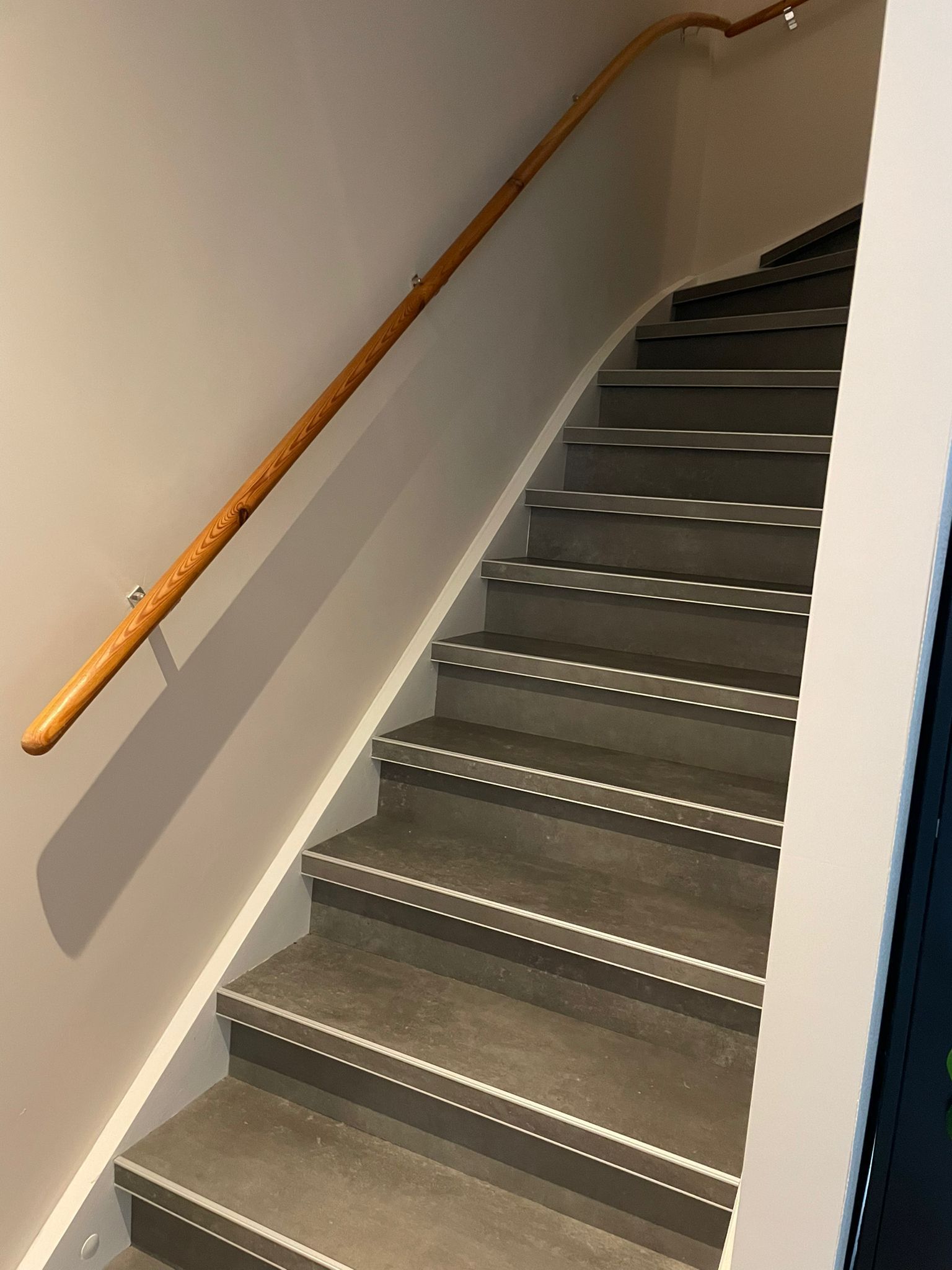 Totale verbouw woning in Middelharnis, inclusief cinewall, pvc vloeren en traprenovatie