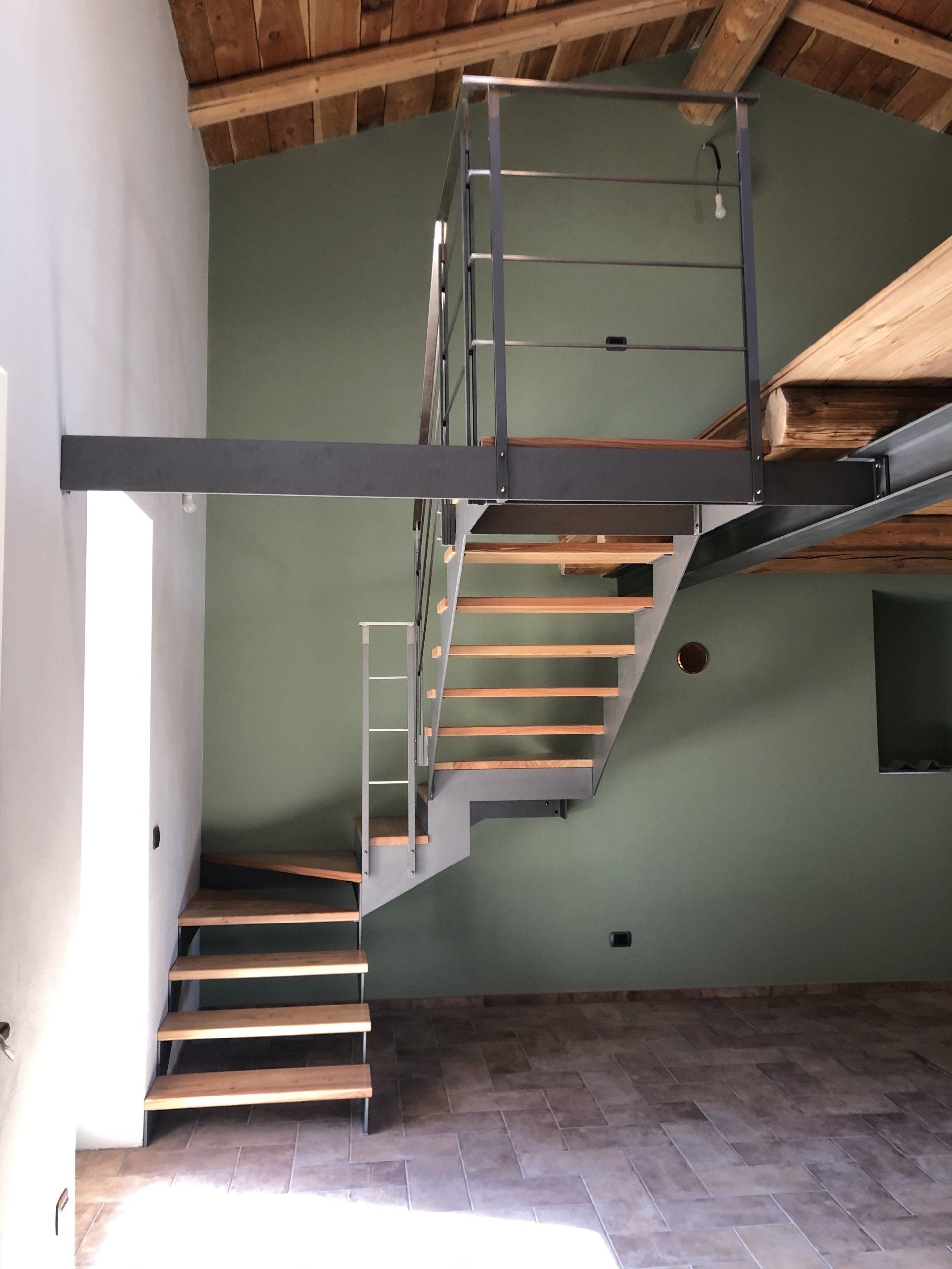 scala con gradini in legno 2