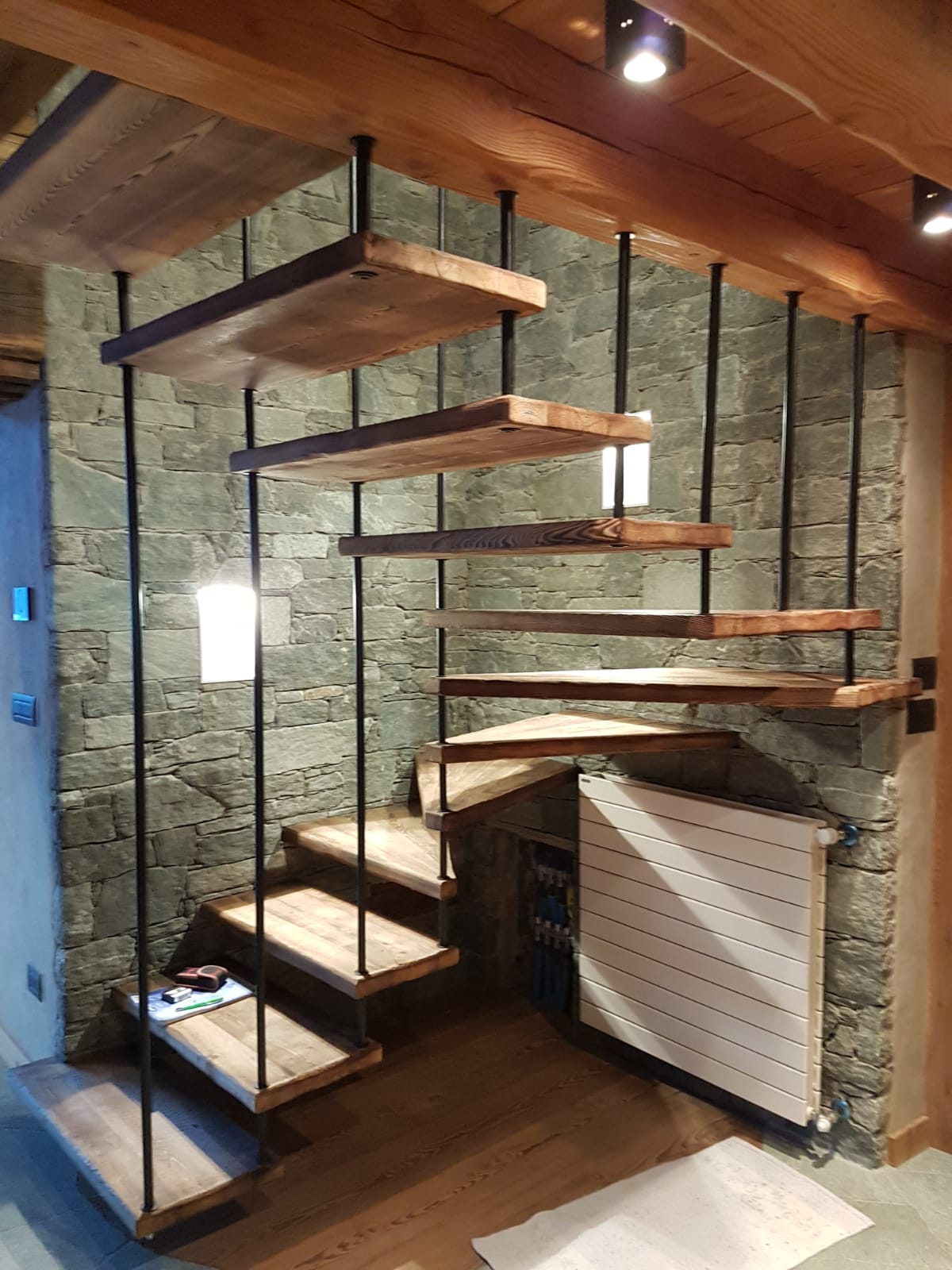 scale in legno e ringhiera in ferro 2