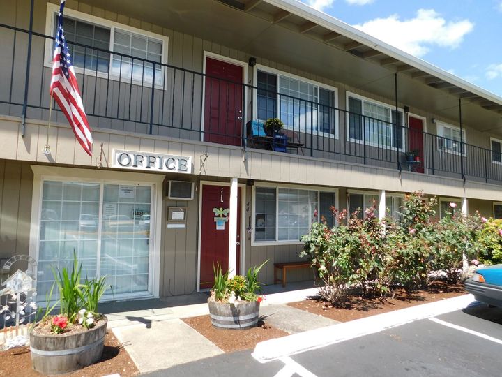 Exterior view of an apartment building with 