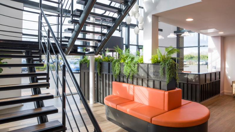 Designing and installing shop displays - Diesel