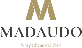 Un logo oro e bianco per i vini Madaudo