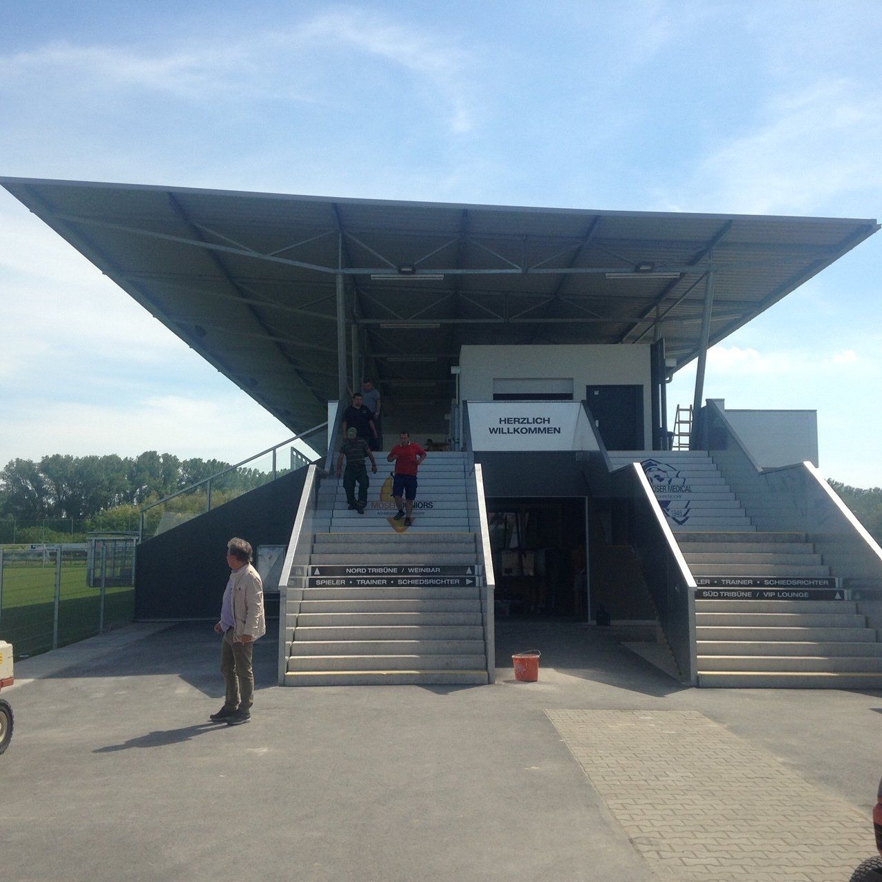 Hallenbau Pfeiffer, Bauplanung, Geschäftszentren, Bürobau