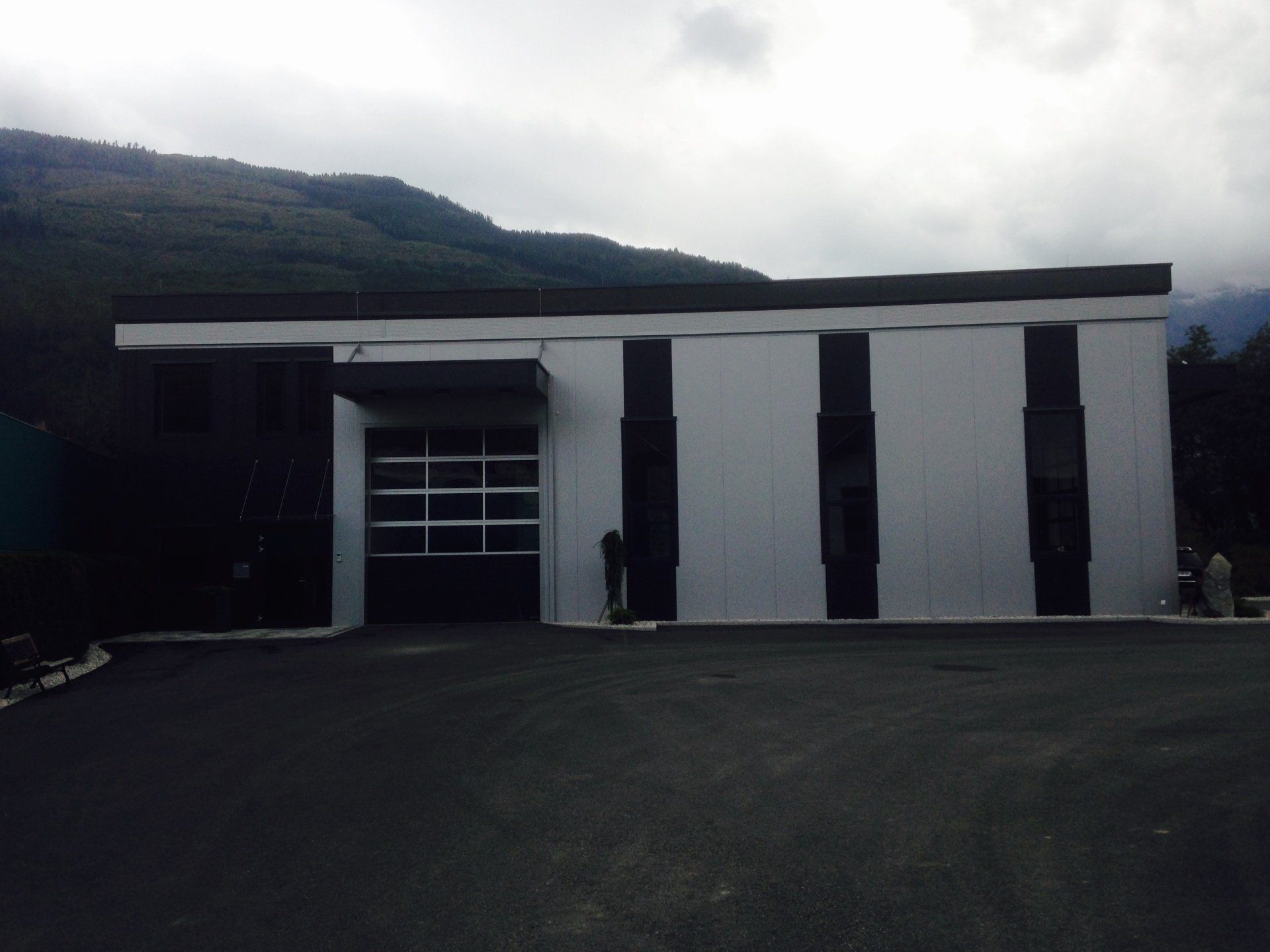 Hallenbau Pfeiffer, Bauplanung, Geschäftszentren, Bürobau