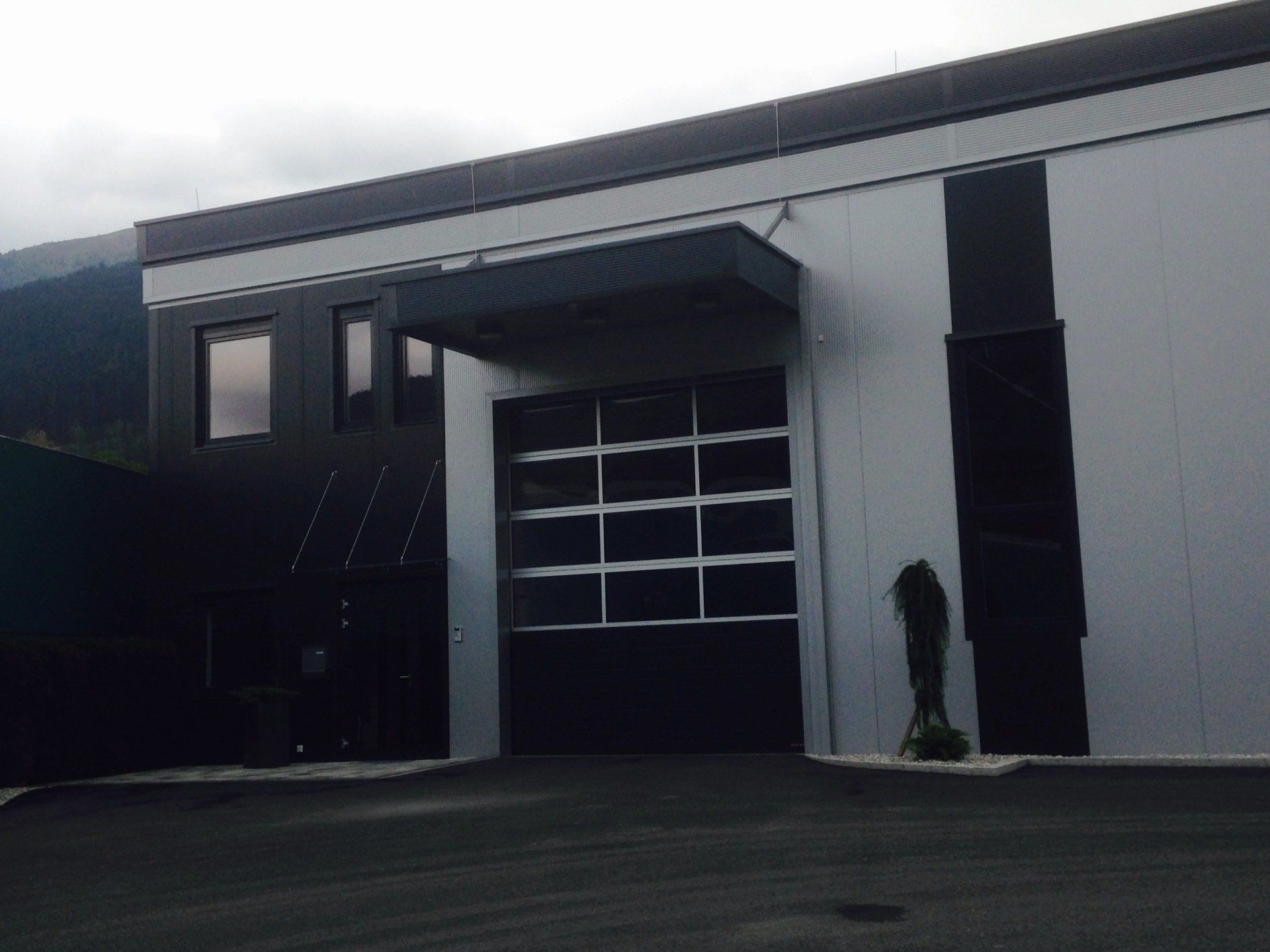 Hallenbau Pfeiffer, Bauplanung, Geschäftszentren, Bürobau