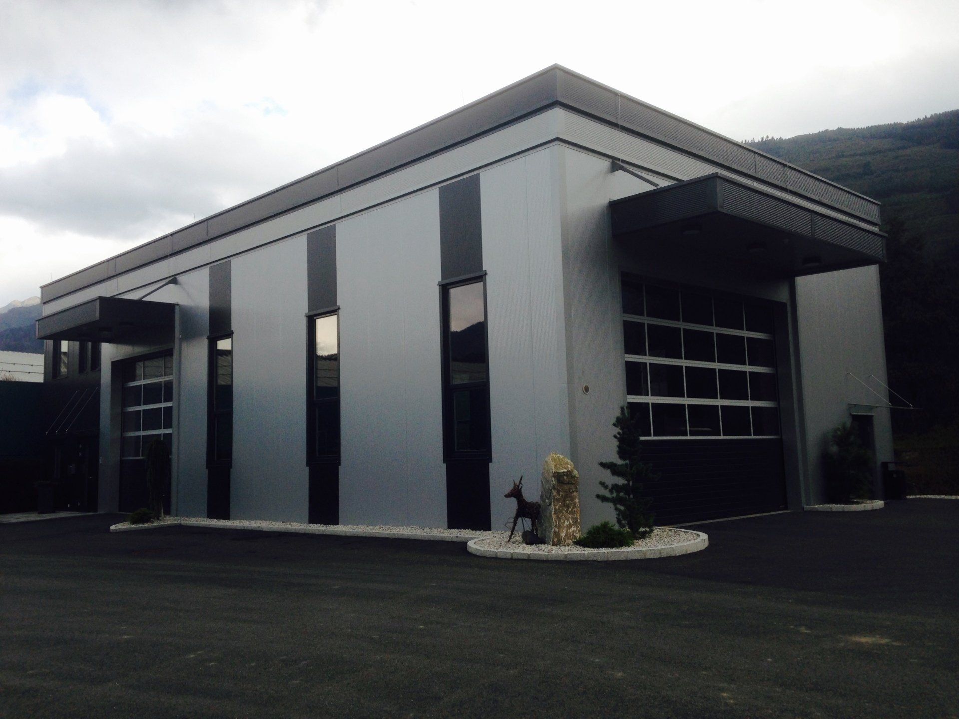 Hallenbau Pfeiffer, Bauplanung, Geschäftszentren, Bürobau