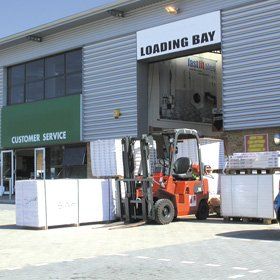 used-forklift-trucks-hampshire-advanced-forklifts-ltd-store-loading-bay