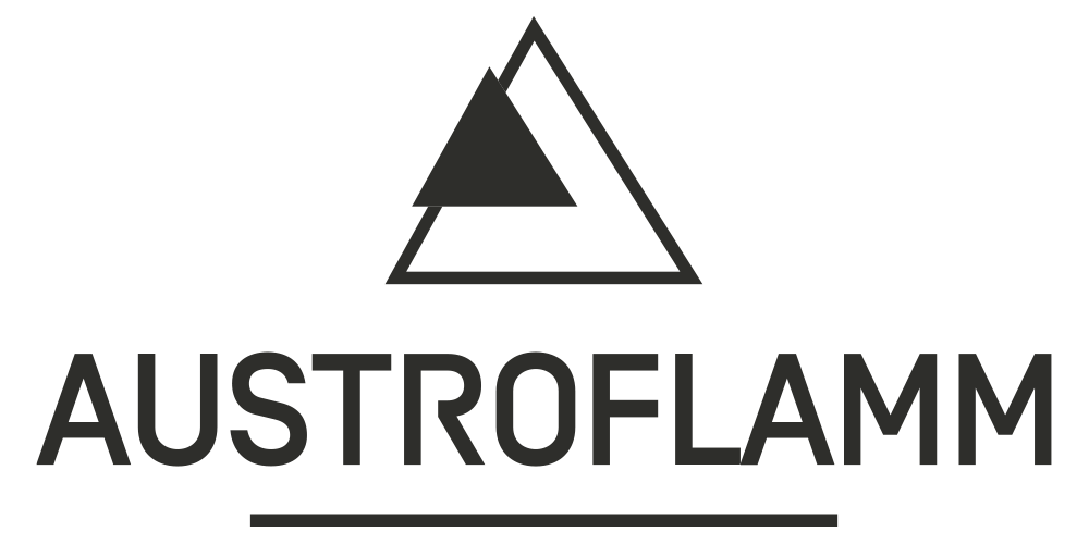 Logo di Austroflamm, caratterizzato da un triangolo aperto sopra il testo, con un triangolo scuro all'interno di quello più grande.
