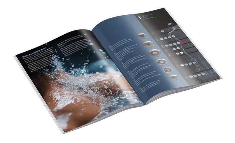 Double page d'un magazine : le bras d'une personne dans l'eau, avec du texte et un schéma sur la page opposée.