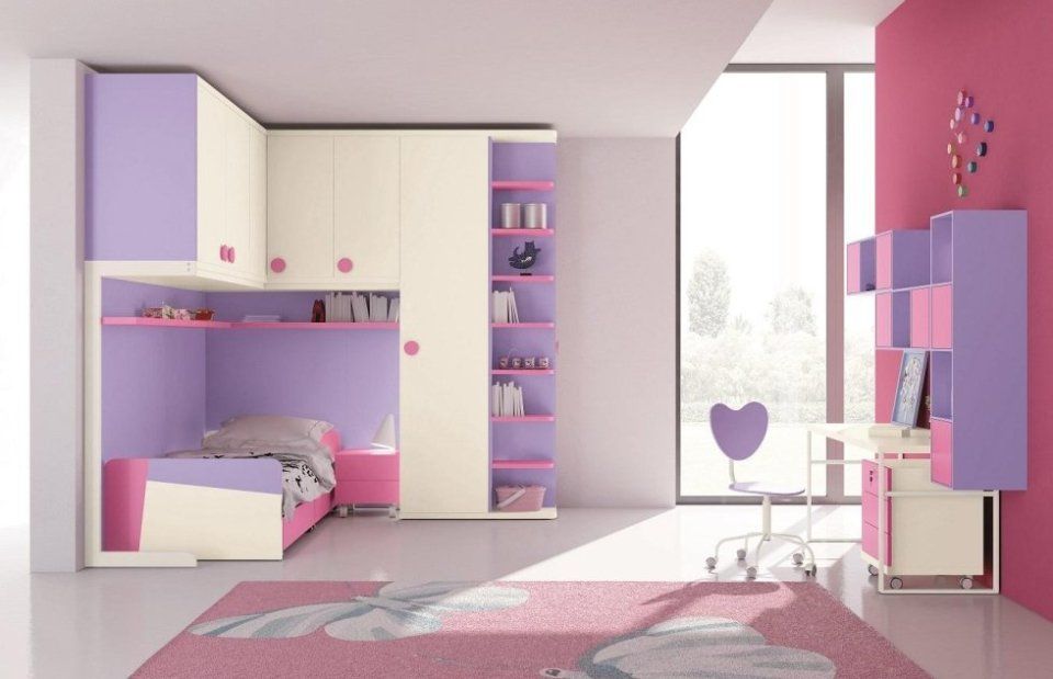 Cameretta con mobili rosa