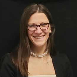 Carolyn Powers headshot