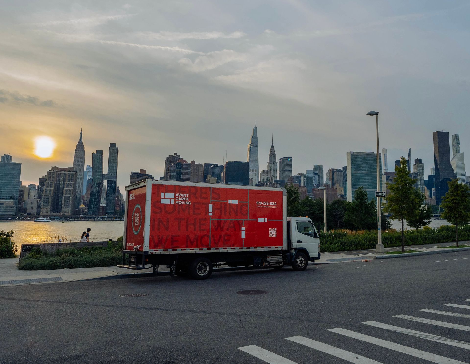 photo of Avant-Garde Moving truck overlooking the Manhattan buildings