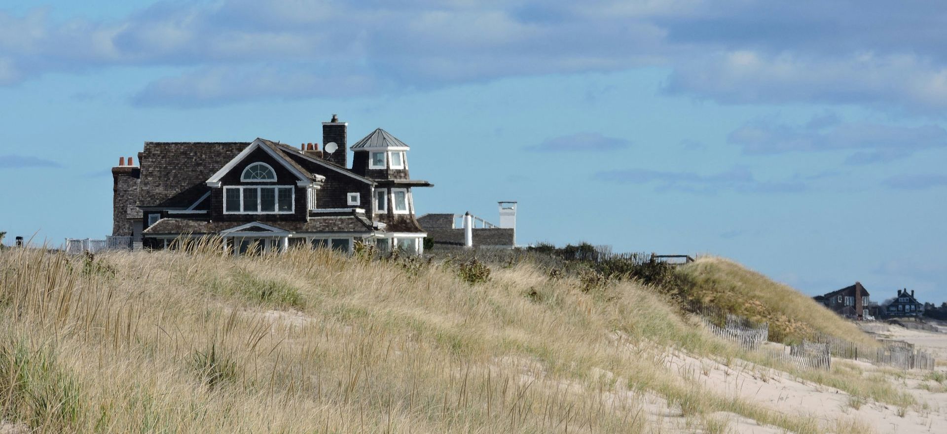 Photo of house in the Hamptons, near the beach 