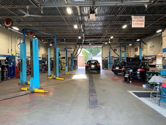 Mechanic — Auto Repair Service Station in Chicago, IL