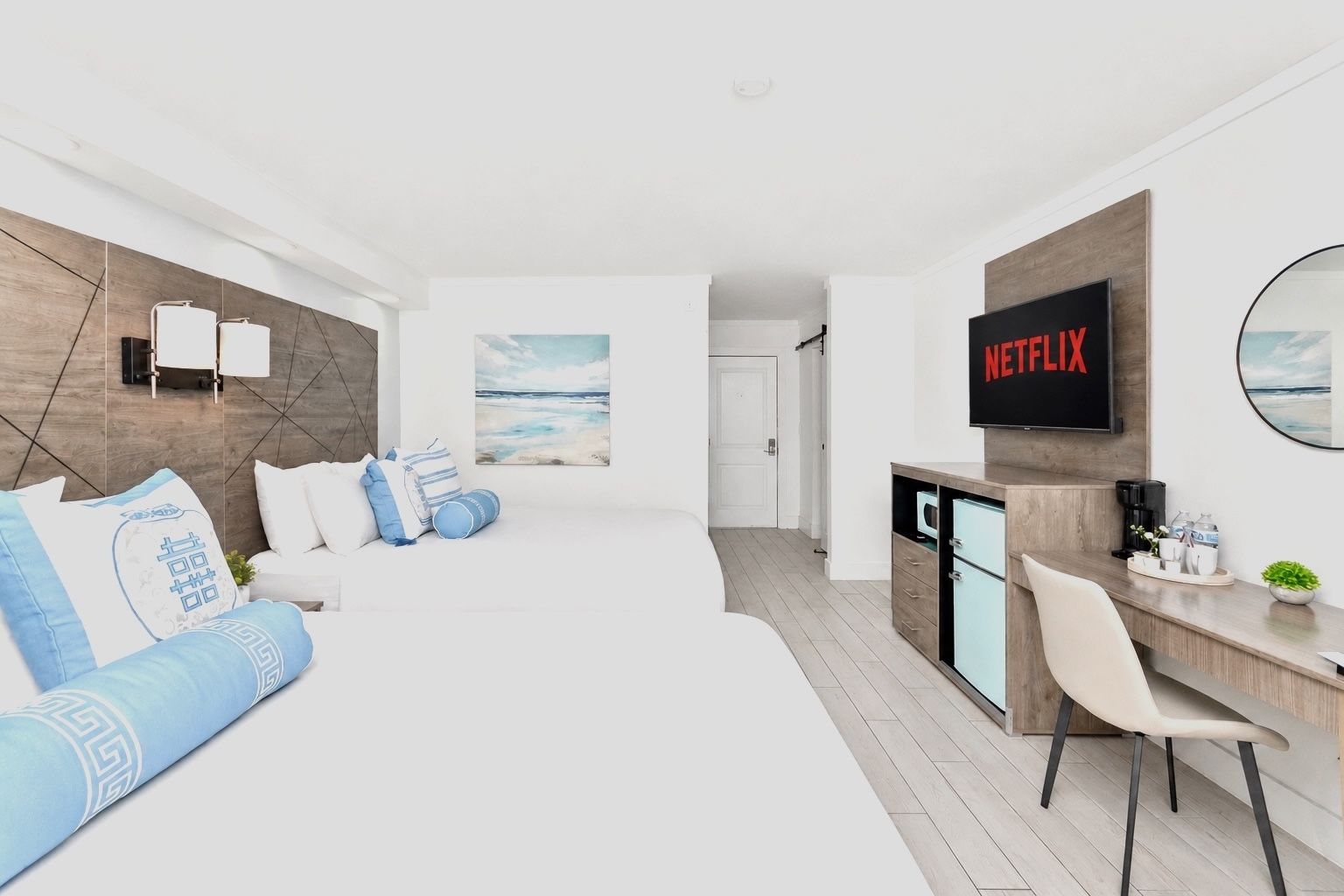 Groups of 4 can book studios with 2 queen beds
