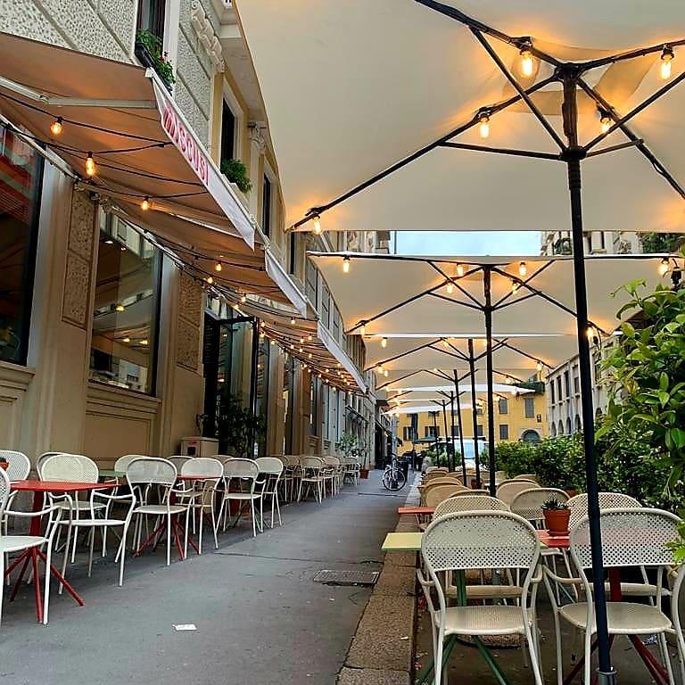 Impianto elettrico illuminazione deor esterni per store Miscusi in Milano