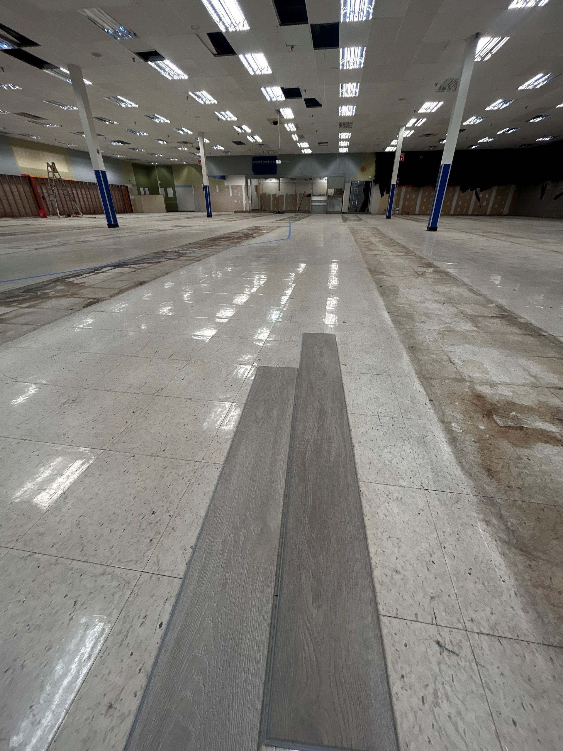 A group of children are playing golf on a green in a gym.