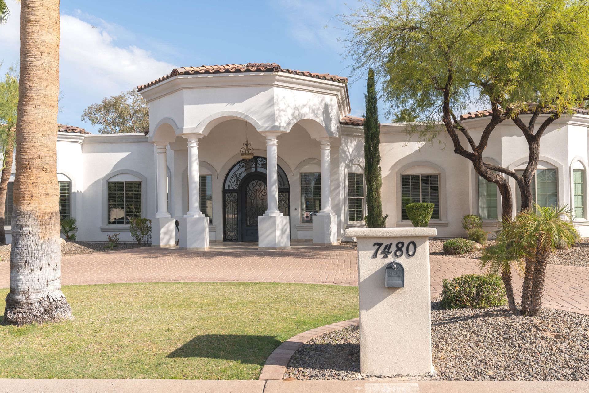 A white house with a mailbox that says 7480 on it