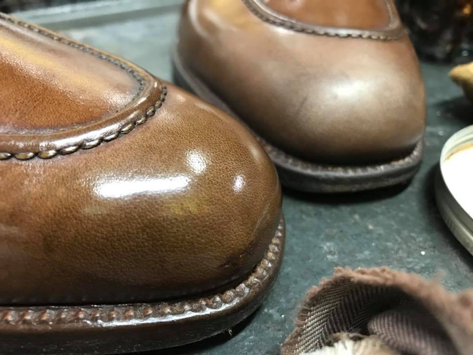 Dettaglio scarpe marroni