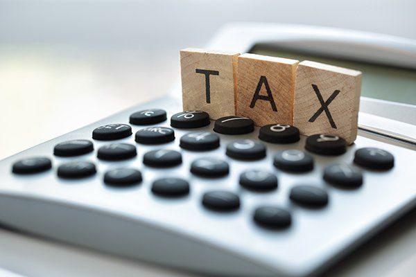 Calculating Tax — Columbus, OH — Universal Tax Services