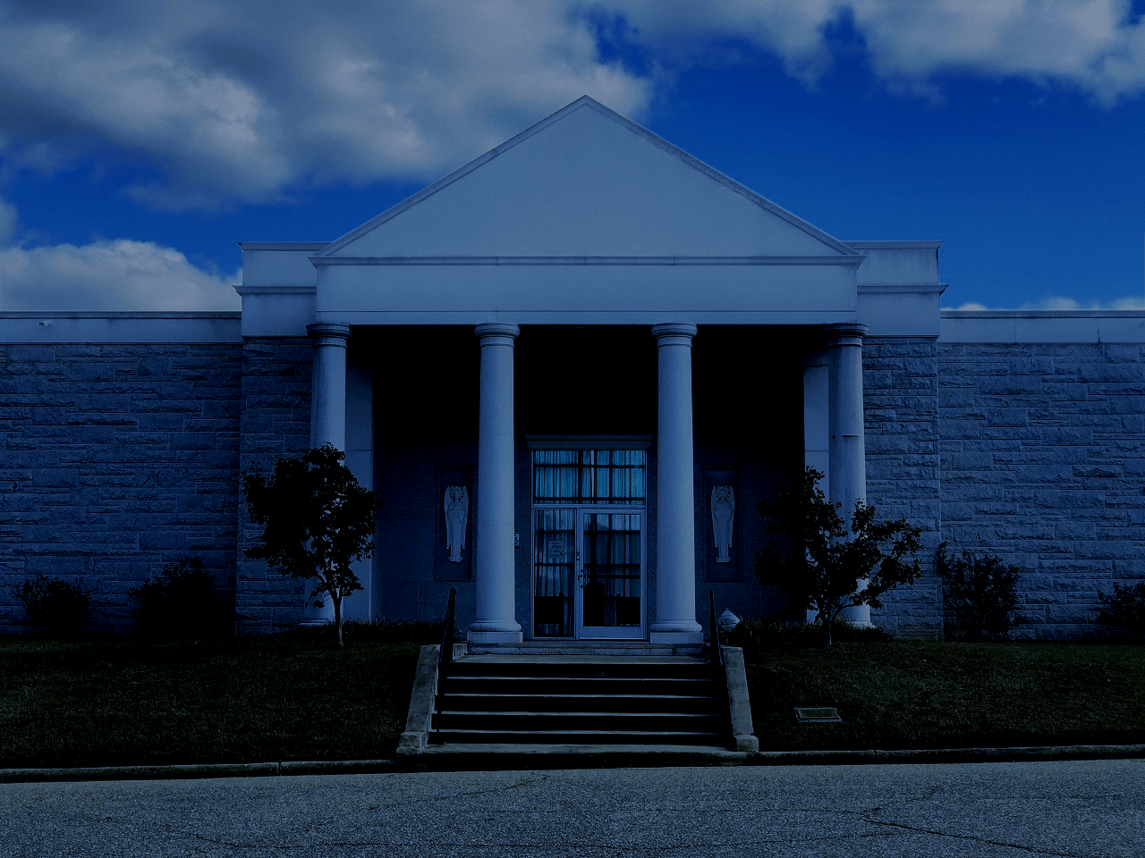 Building with pillars